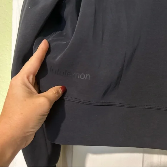 Lululemon Softstreme Perfectly Oversized Cropped Crew Black sz 6 - Picture 6 of 9